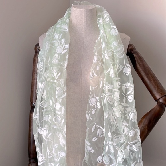 Mint green scarf - Picture 3 of 9